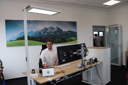 Gesellschafter Werner Rensch an seinem neuen Arbeitsplatz im Wiesloch 2018