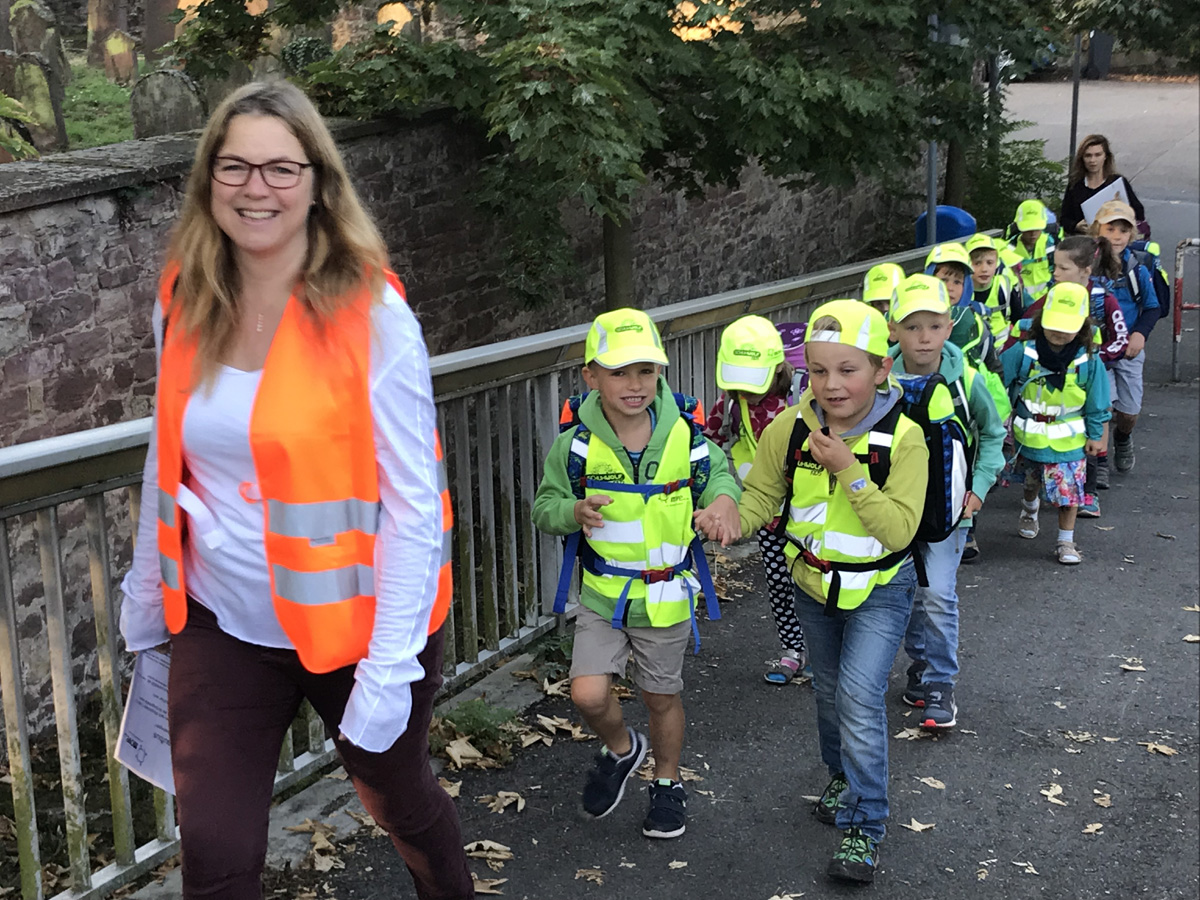 „Laufbus“ zur Schillerschule für Schulanfänger wieder unterwegs