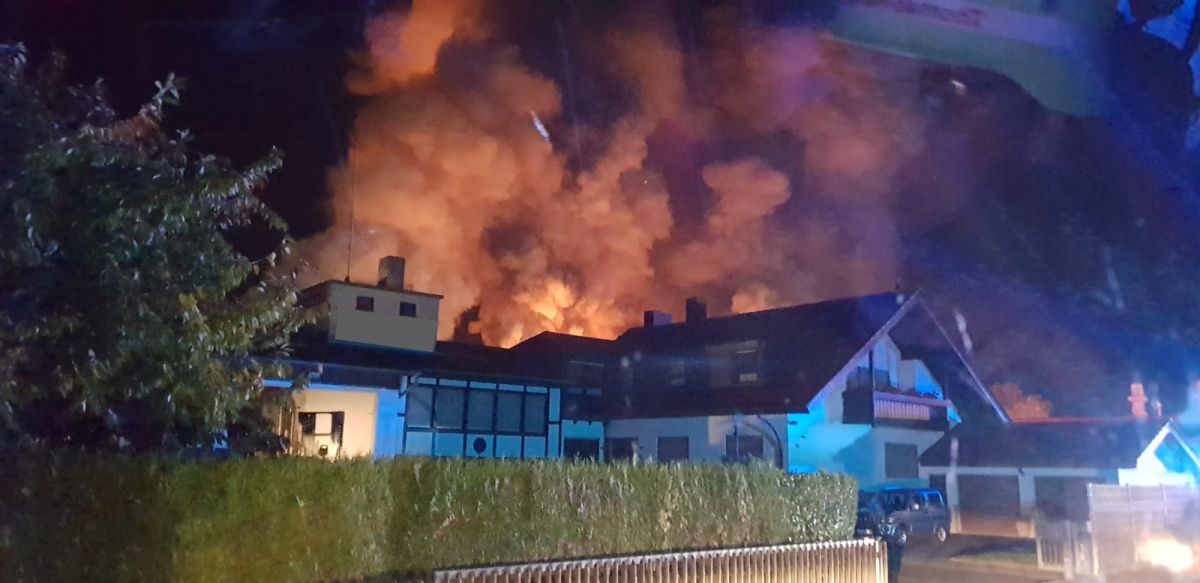 Brand in Recyclingfirma; Ursache noch unklar; Feuerwehren aus der gesamten Region im Einsatz;