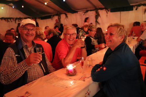 Franz Sieber sowie Hannelore Sieber sowie in der Mitte Ex-Polizeisprecher Harald Kurzer 
