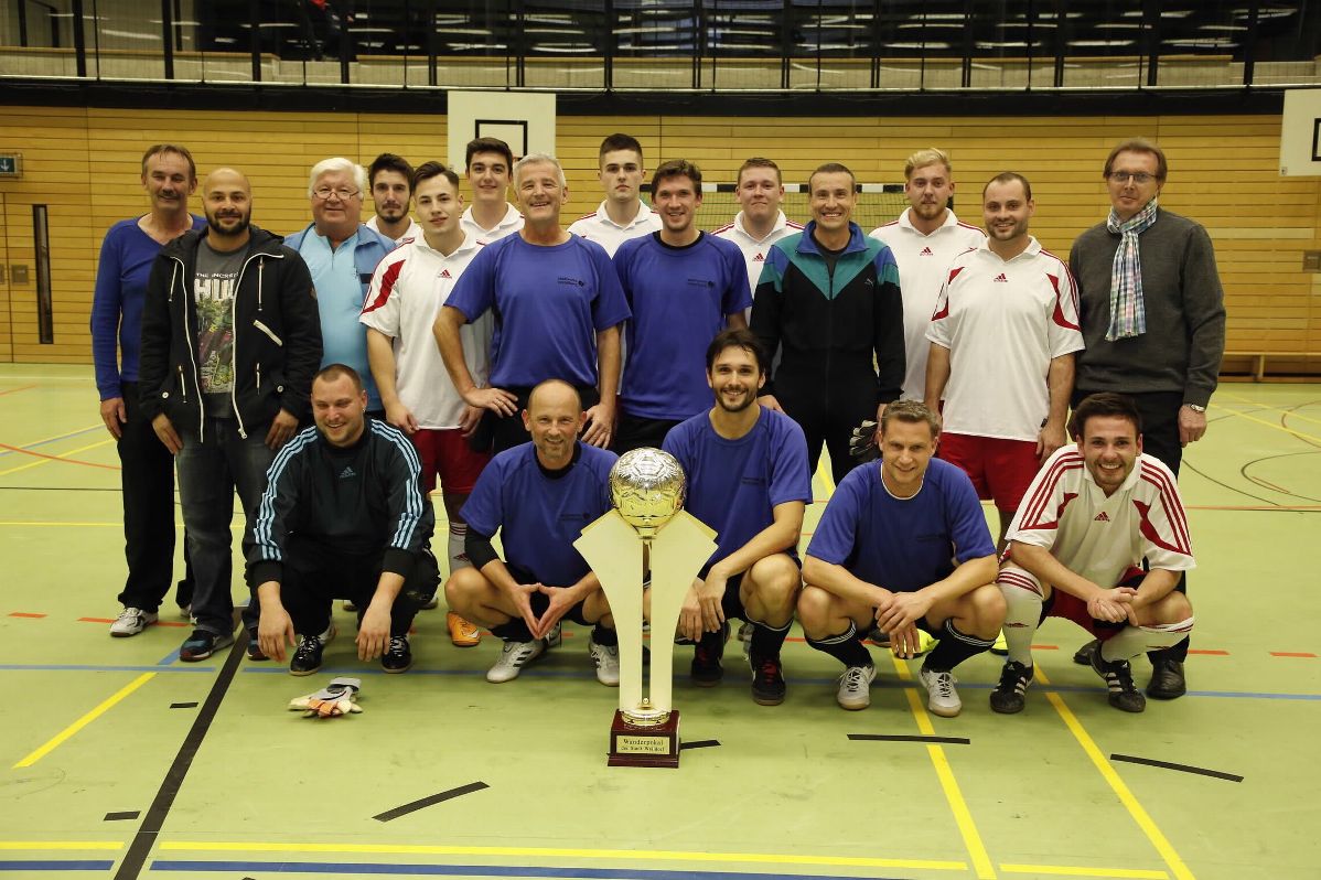 Wanderpokal des Behördenfußballturniers steht jetzt in Heidelberg