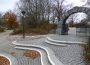 Barrierefreier Zugang am Haupteingang des Bergfriedhof Baiertal