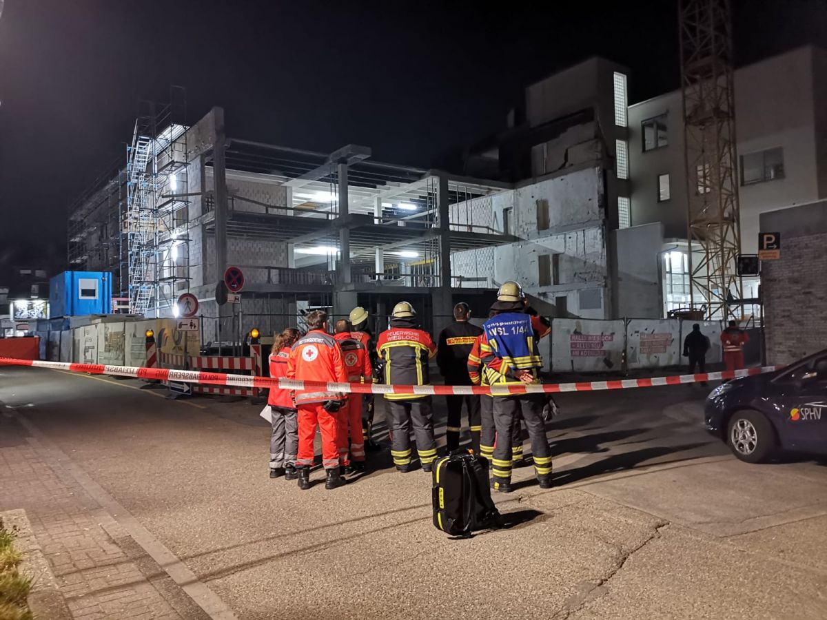 Frau auf Baukran gesichtet – Zeugen alarmieren Feuerwehr