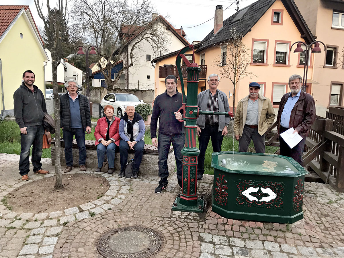 Ortschaftsrat Baiertal freut sich über den restaurierten Brunnen in der Ortsmitte
