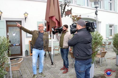 Frank Rosin (links) und Kamerateam in der Fußgängerzone