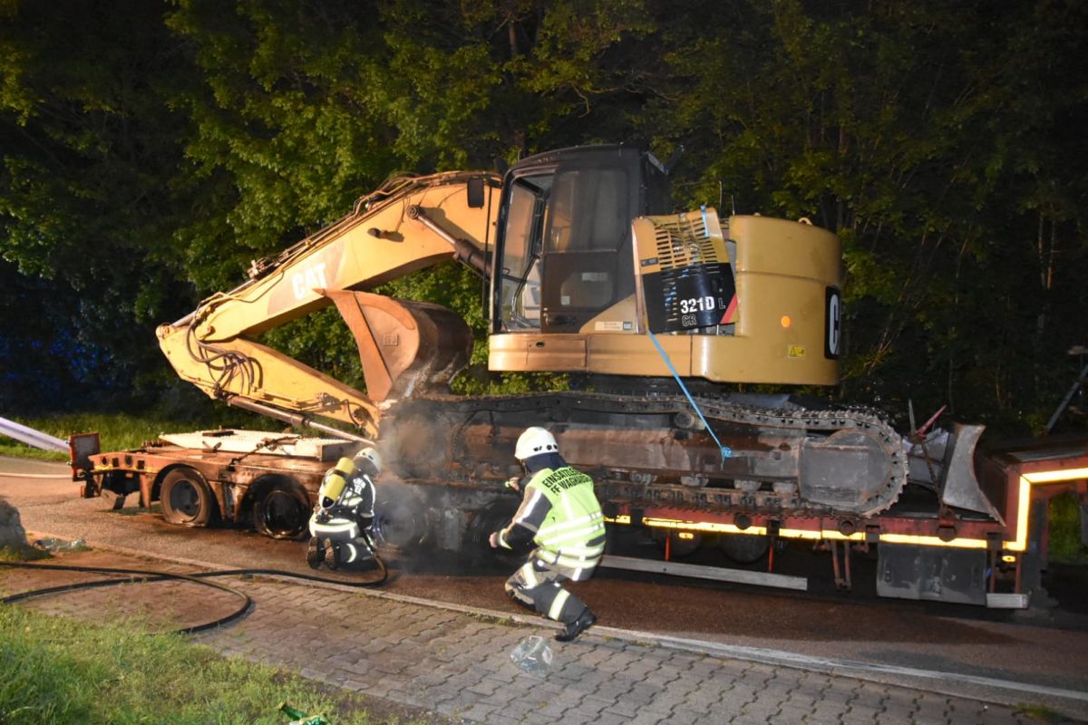 St. Leon Rot/A5: Plötzlich brennen Reifen eines Sattelaufliegers