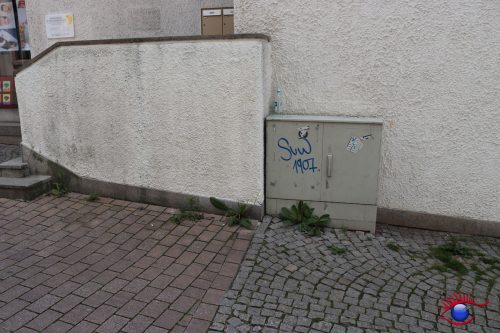 Schmierereien  auch am Rathausgebäude