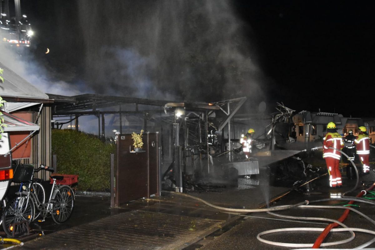St. Leon: Feuerwehreinsatz am See wegen brennenden Wohnwagen