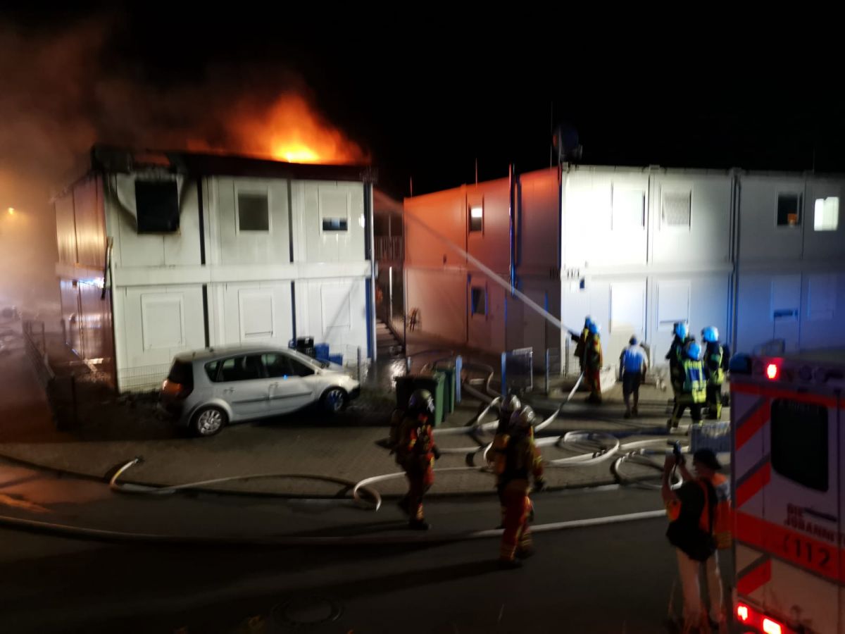 Sandhausen, Rhein-Neckar-Kreis: Brand eines Wohncontainers