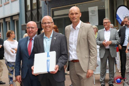Bürgermeister Ludwig Sauer, Vorsitzender Dr. Johann Gradl und OB Dirk Elkemann