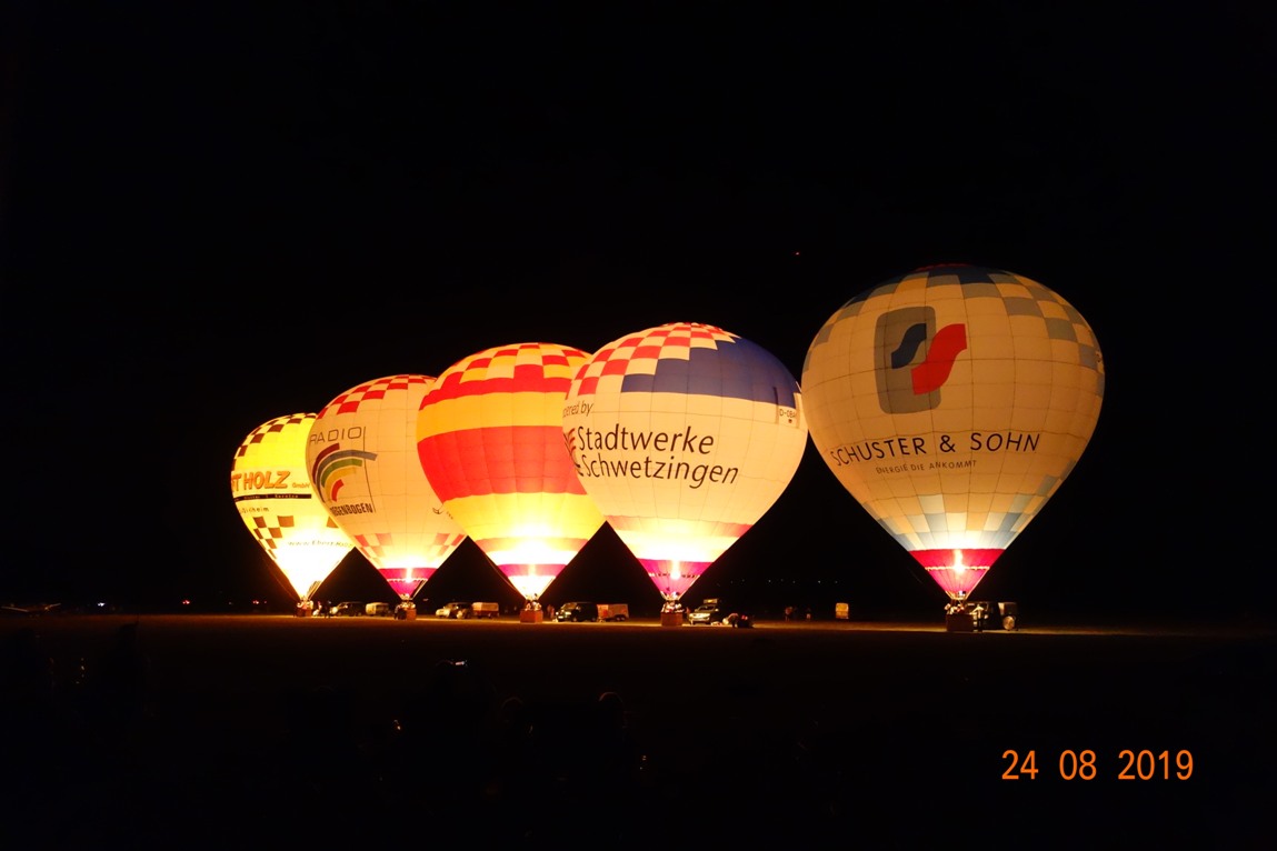 Ballonglühen beim Flugplatzfest