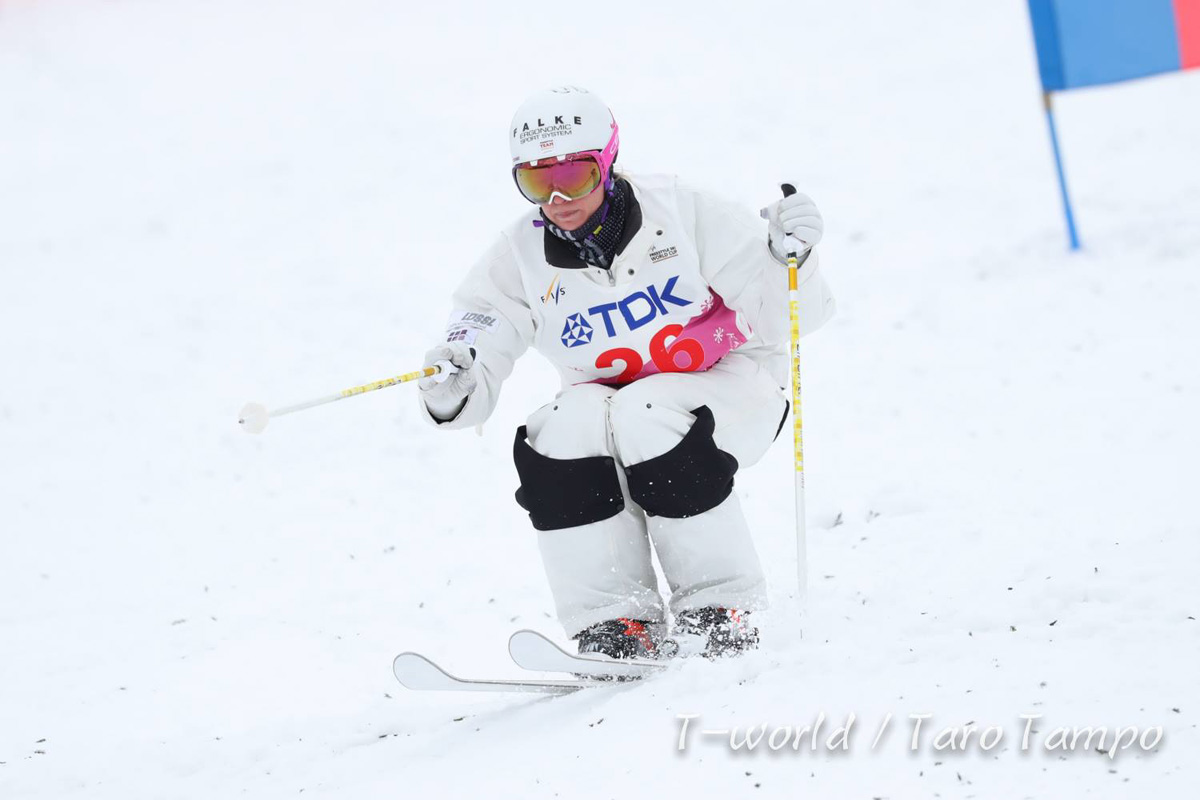 Laura Grasemann startet erfolgreich in Freestyle Saison auf der Buckelpiste