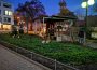 Weihnachtsdekoration am Fontenay-aux-Roses-Platz wurde mit Baumschmuck entwendet