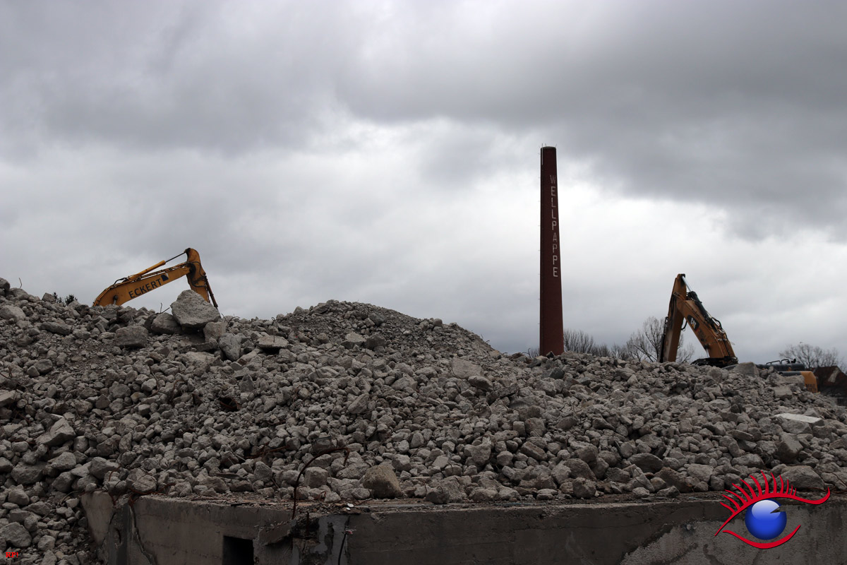 Abbruch Wiesloch Wellpappe – Morgen: Sprengung des Industrie-Schornsteins