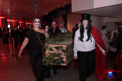 Meister Nosferatu aus Schatthausen und seine ergebenen
