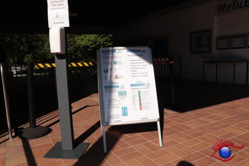 Hinweisschild am Eingang des WieTalBades Hinweisschild am Eingang des WieTalBades
