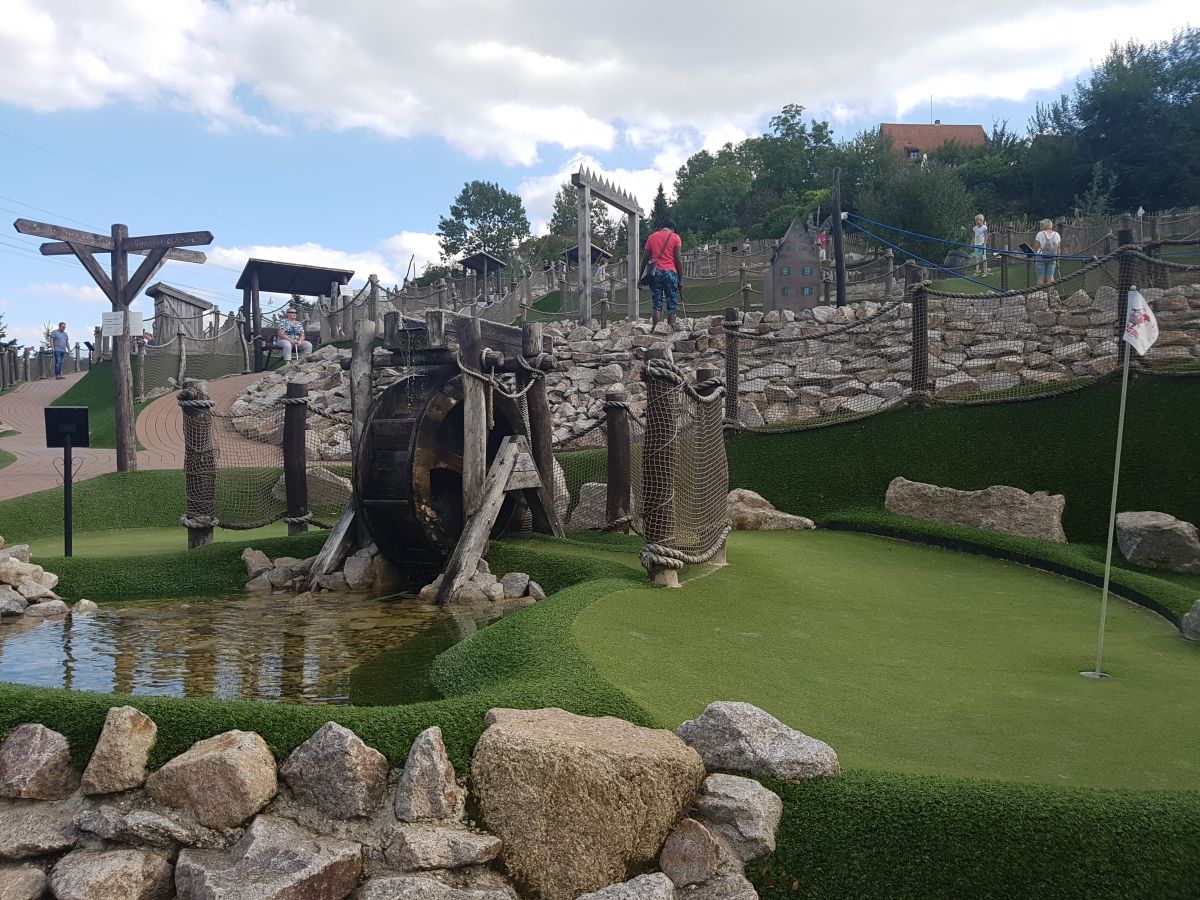 Familienausflug in Corona-Zeiten? Adventure Golf Hohenhardt in Baiertal macht es möglich!