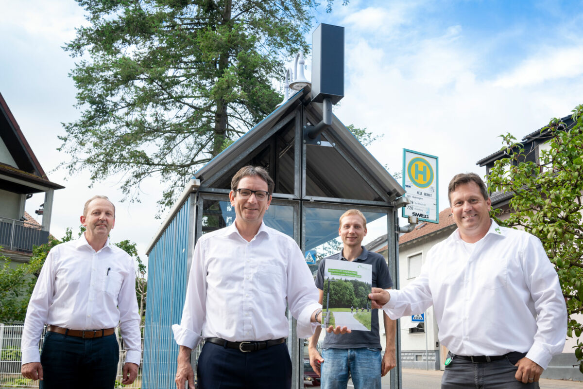 Solarbeleuchtung garantiert optimale Lichtverhältnisse an der Bushaltestelle „Neue Heimat“ Reilinger Straße in St. Leon-Rot
