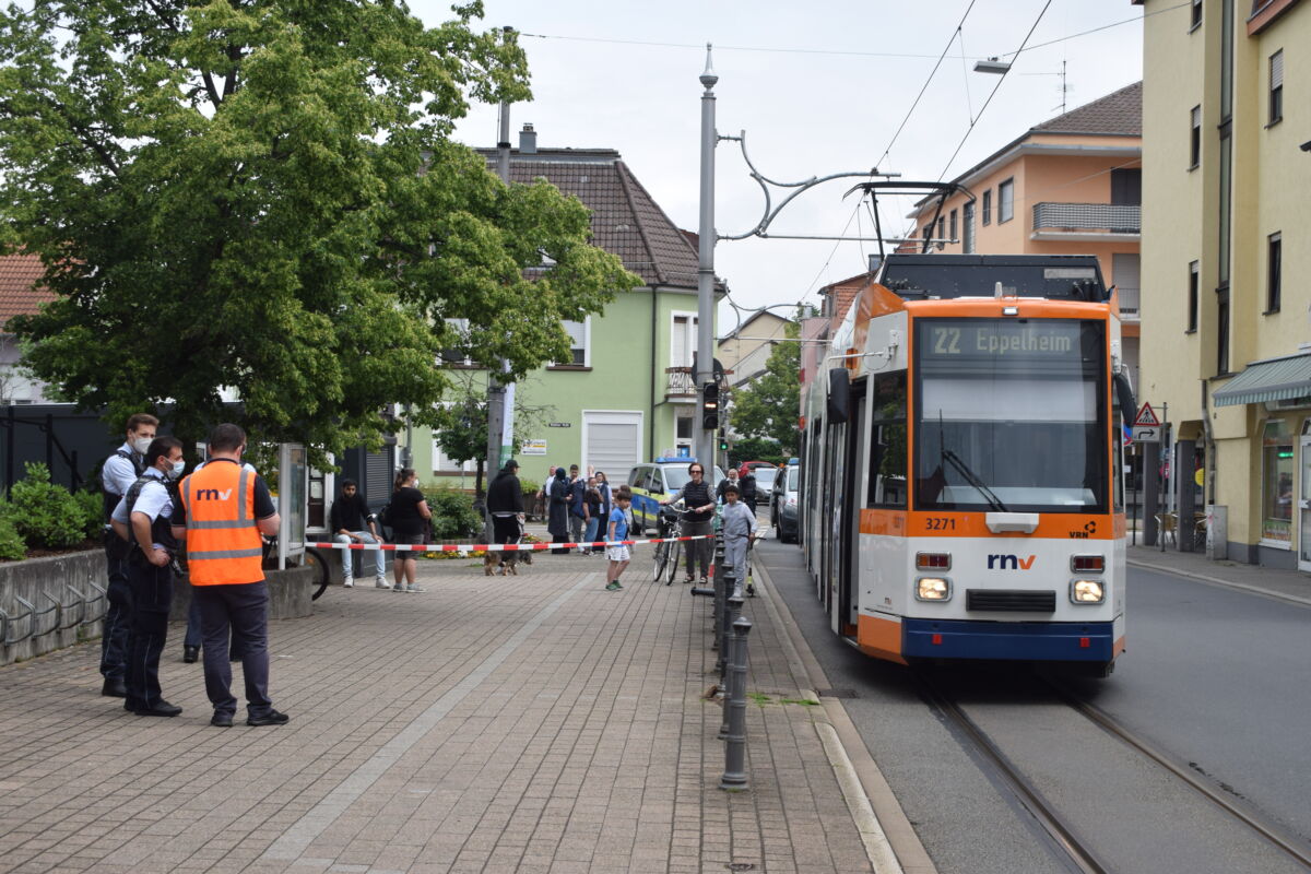 Eppelheim: 13-jähriger wird von Straßenbahn erfasst und verletzt