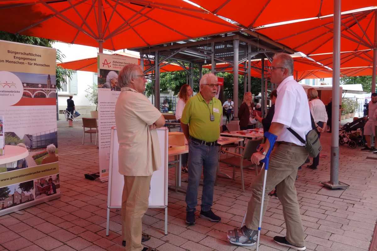 „Demenz im Quartier“ – Informationsstände auf dem Wochenmarkt