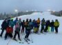 Morgens auf die Schulbank, am Nachmittag auf die Skipiste!