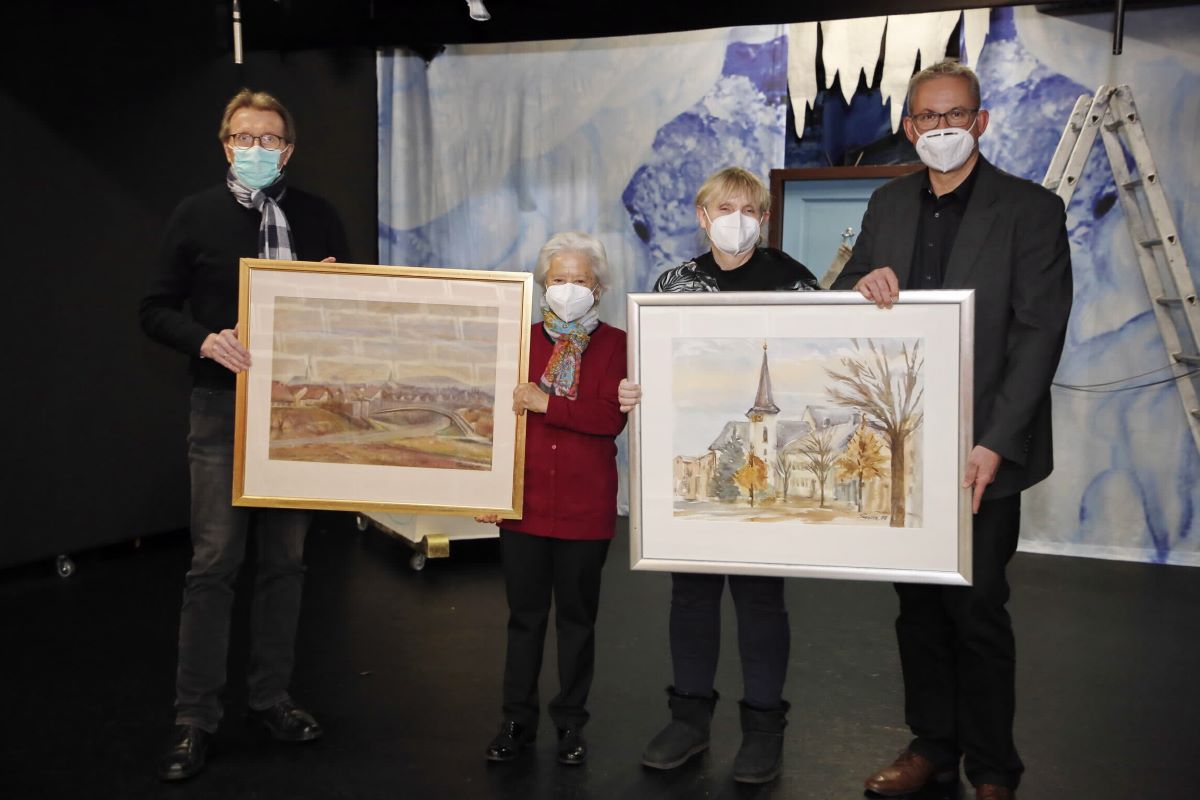 Walldorf: Drei Bilder aus dem Nachlass von Pfarrer Nesselhauf an die Stadt überreicht