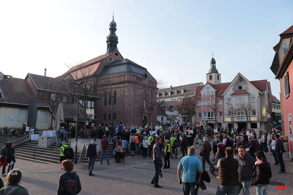 Wiesloch: Zeit für Versöhnung – Oberbürgermeister im Bürgerdialog bei der Kundgebung „Jetzt Reden Wir“