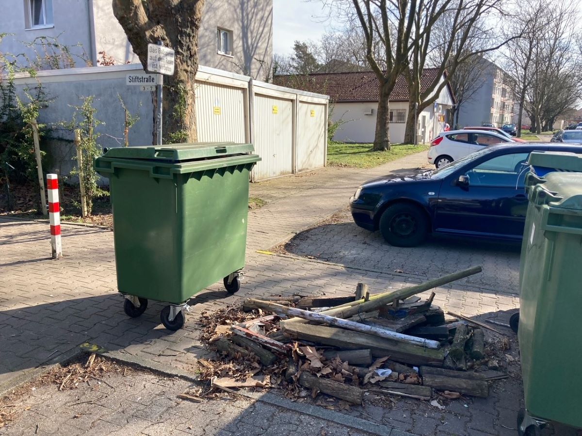 Das muss nicht sein: Illegale Müllentsorgung in der Stiftstraße