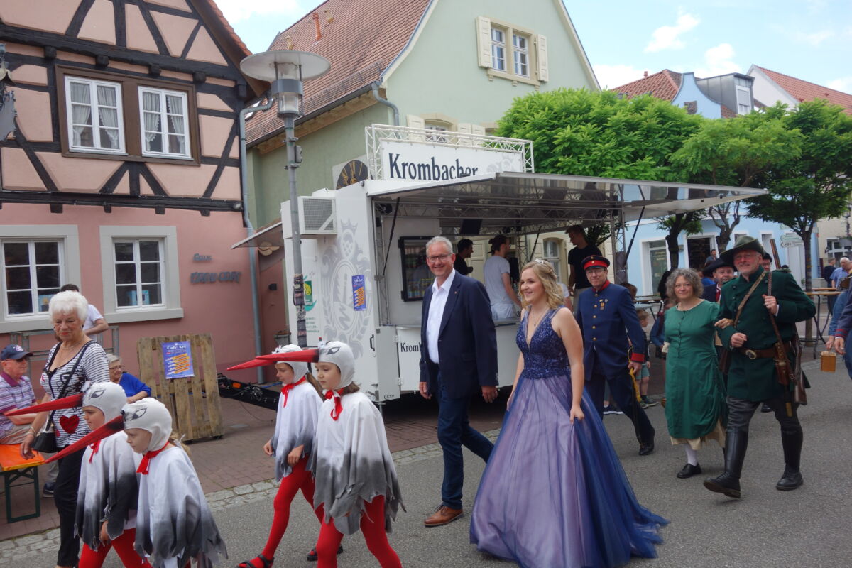 Spargelmarkt-Eröffnung in Walldorf – heute, Sonntag, noch bis 19 Uhr feiern