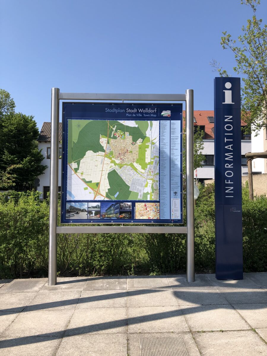 Walldorf: Neuer Infopunkt am Rathausvorplatz