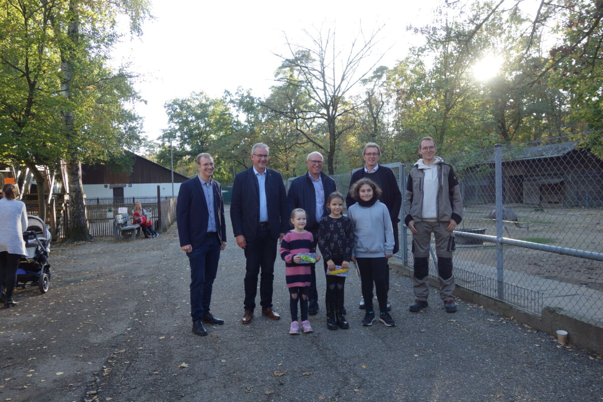 Preisverleihung des Alpaka-Namenswettbewerbs im Tierpark