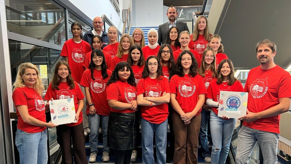 Ehrung vom Landesverband des Deutschen Roten Kreuzes für das Gymnasium