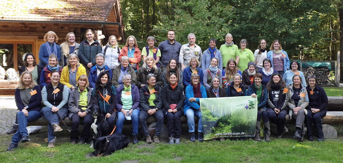 Forstfrauen besuchten Walldorfs Wälder