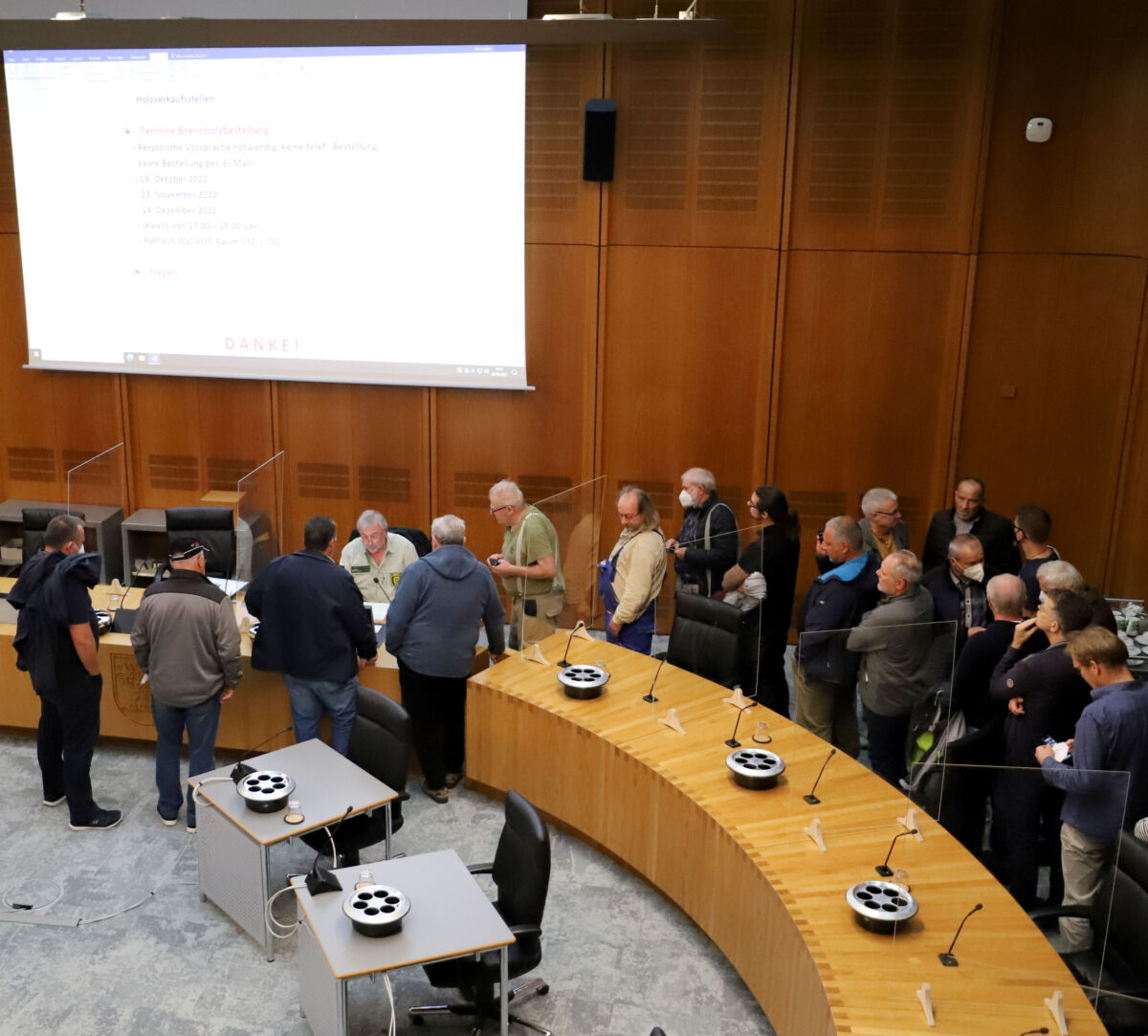 Walldorf: Info-Veranstaltung zur Brennholzvergabe im Rathaus stößt auf großes Interesse