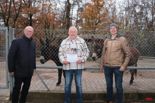 Dr. Klaus Spiegel, Tierpate Werner Wichert, xxx (v.l.n.r.)