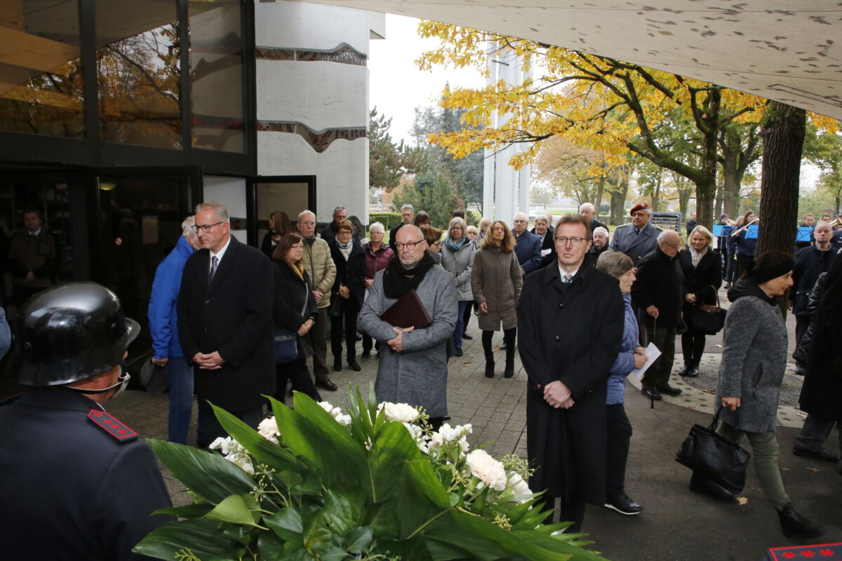 Gedenkstunde zum Volkstrauertag auf dem Friedhof Walldorf