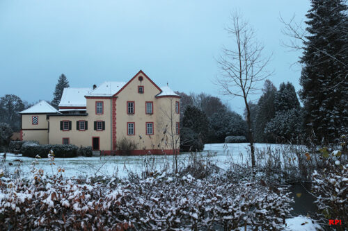 Das romantische Wasserschloß im Schnee