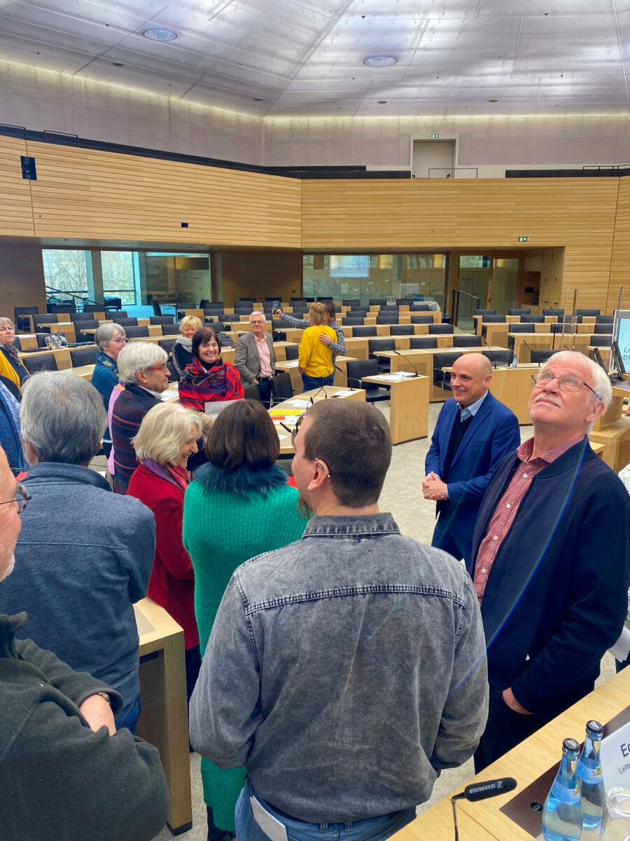 Demokratietour zu Daniel Borns Arbeitsplatz im Landtag