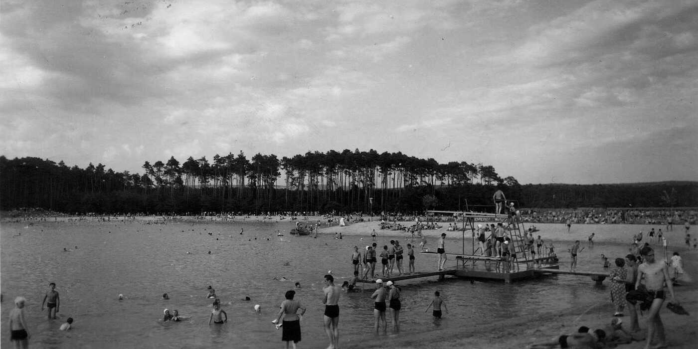 Blick in die Geschichte des Waldschwimmbads Walldorf beim Erzählcafé im Astor-Stift