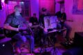 „Swingin‘ WiWa“: Unterhaltsamer Auftritt von „Big Willy“ in der Markstube