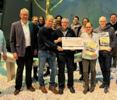 Fairtrade-Steuerungsgruppe spendet Weihnachtsmarkterlös