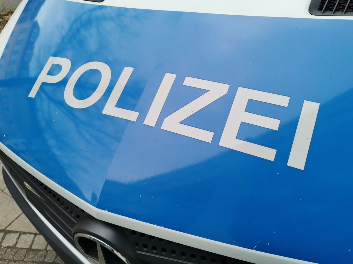 A5/Walldorf – PKW überschlägt sich, Fahrer wird lebensbedrohlich verletzt