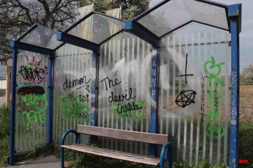 Illegale Graffiti Bushaltestelle Wiesloch-Baiertal