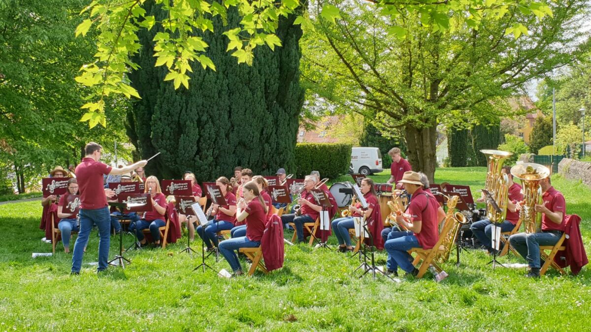 „Live im Mai“ auf dem alten Friedhof