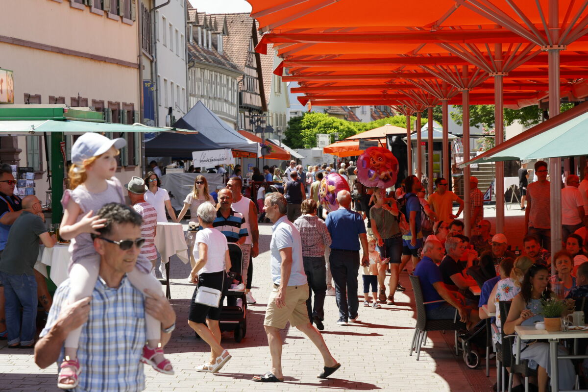 Spektakel beim Spargelmarkt vom 16. bis 18. Juni