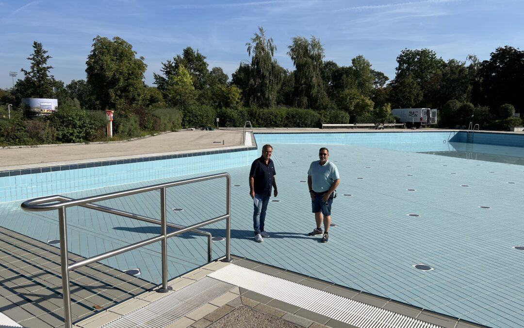 Der Bagger rollt im AQWA an