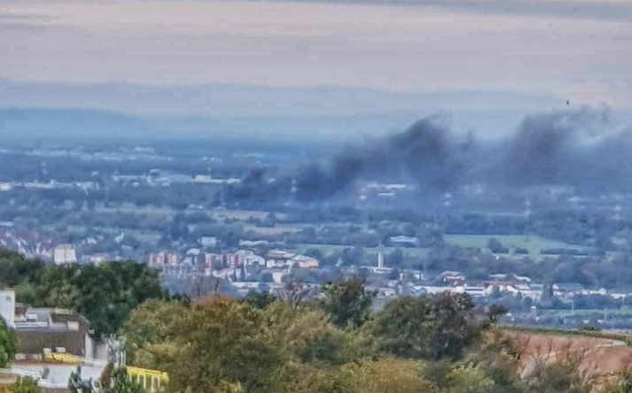 Großbrand in Wiesloch – Fenster und Türen schließen (Update)