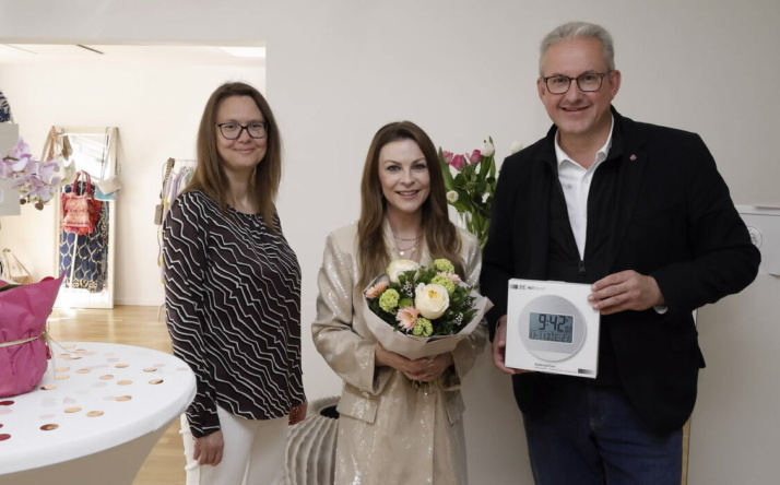 Glückwünsche der Stadt zur Neueröffnung der JP Beautique und Fashion Nail Lounge