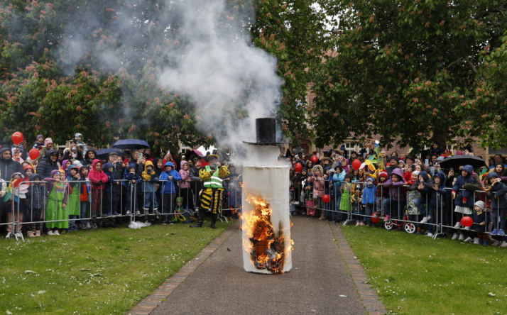 Sommertagszug bringt Frühlingsgefühle in die Stadt