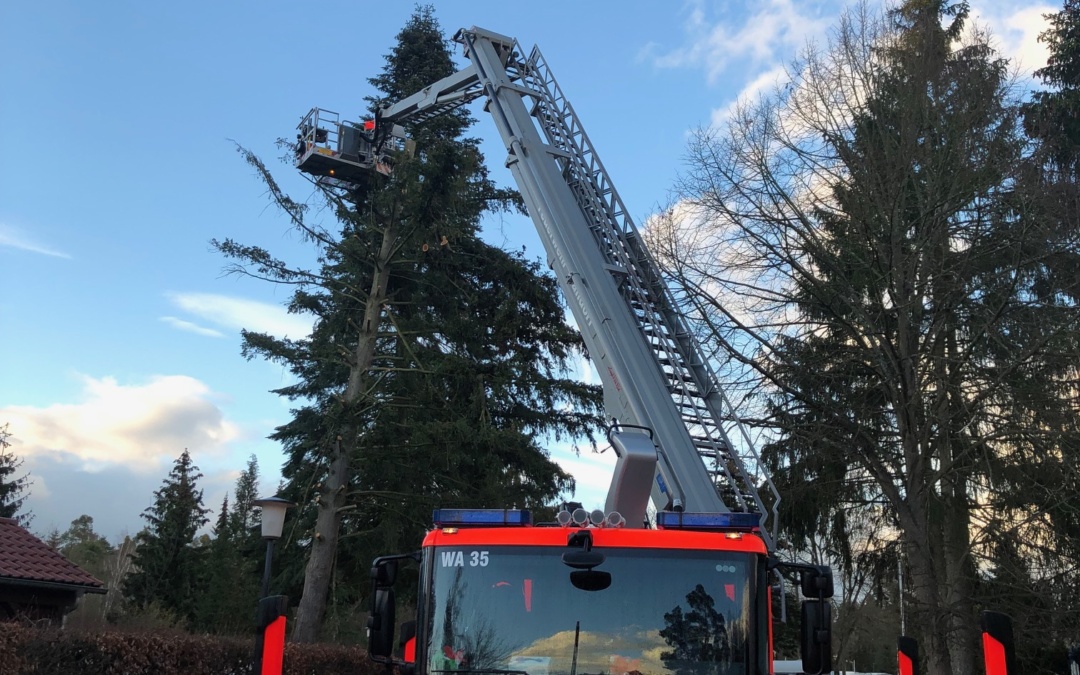 Freiwillige Feuerwehr Walldorf: Teleskopmast muss zur Wartung
